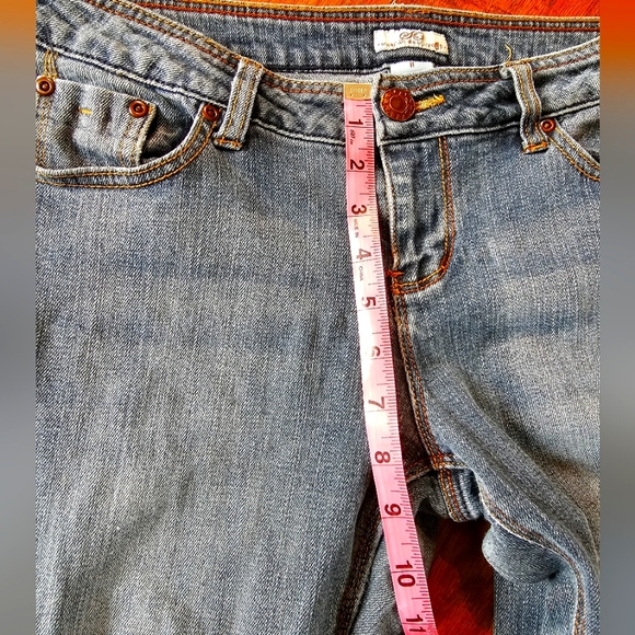 SO Jean's - Picture 7 of 11